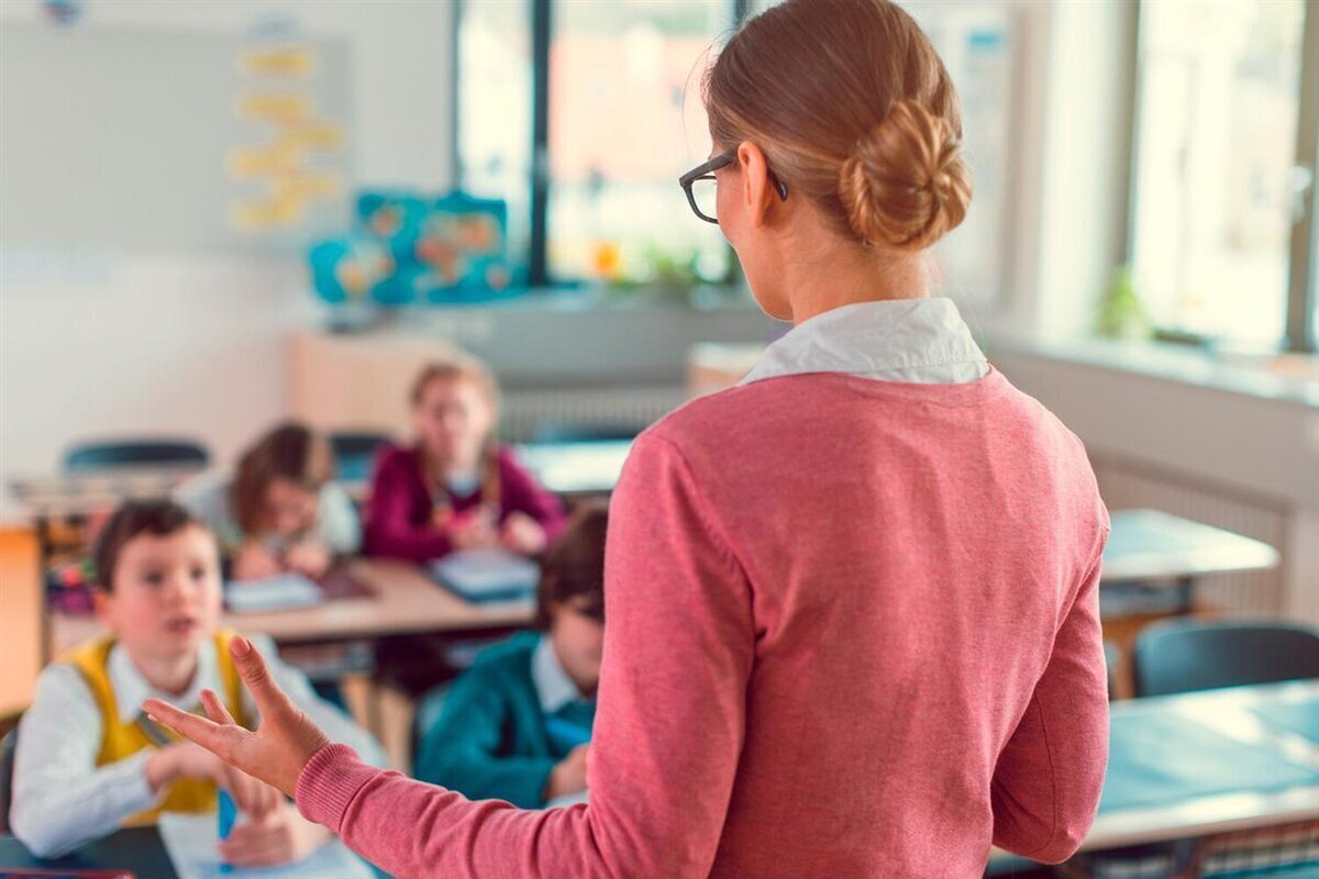 Уважение к учителю – закон: Госдума рассмотрит законопроект о штрафах за оскорбление педагогов