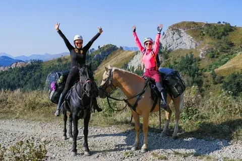 Конный туризм и прогулки: преимущества и особенности.