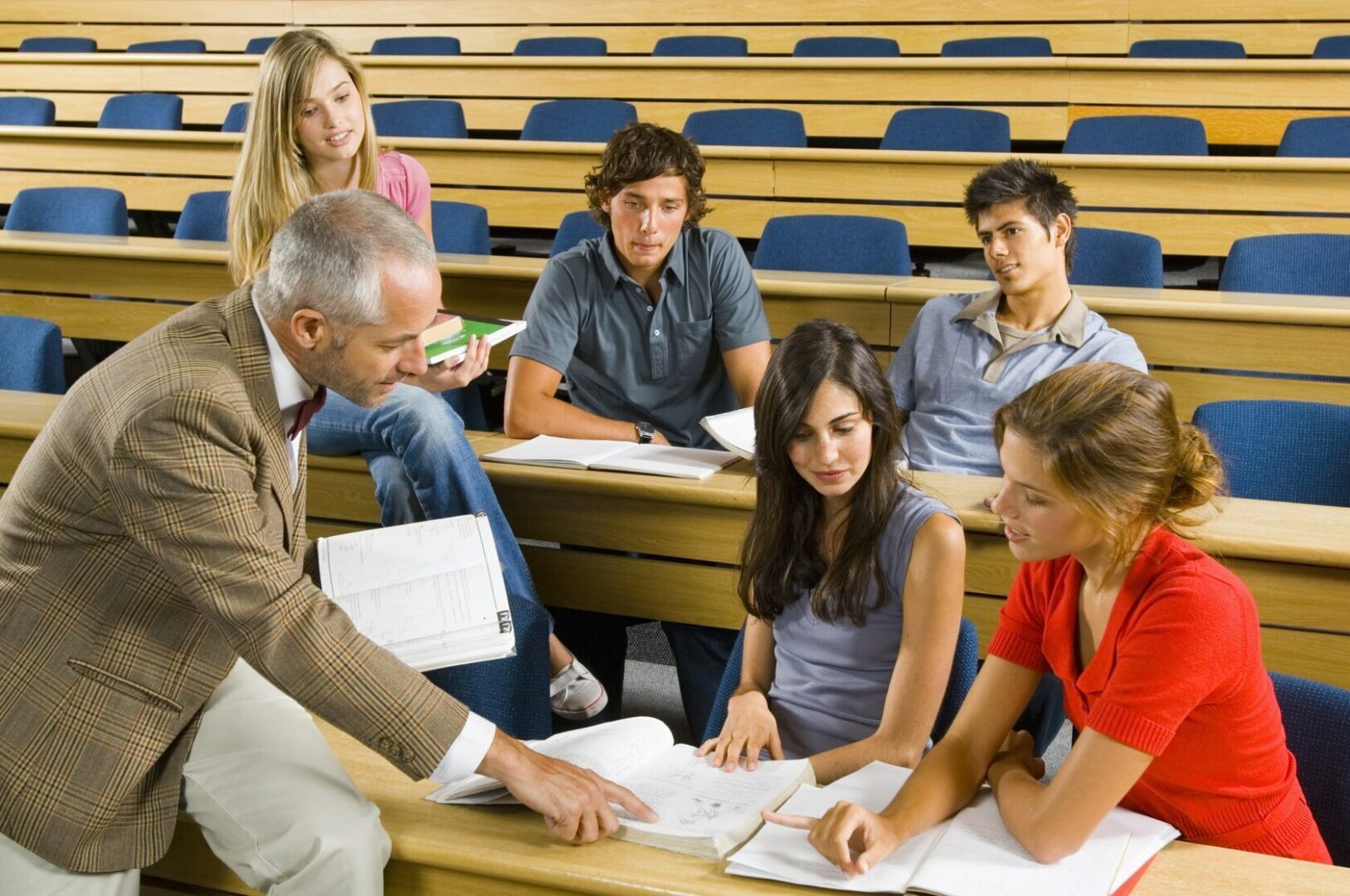 Студент обучается платно: должен ли он производить уборку в аудиториях?