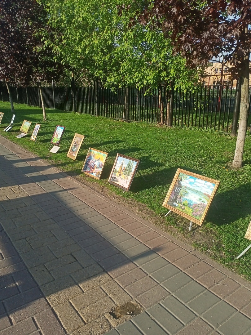 Вдохновение на траве: когда искусство настигает тебя по дороге домой