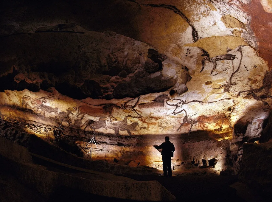Историческая галерея. 1. Наскальная живопись и иные формы искусства древних людей