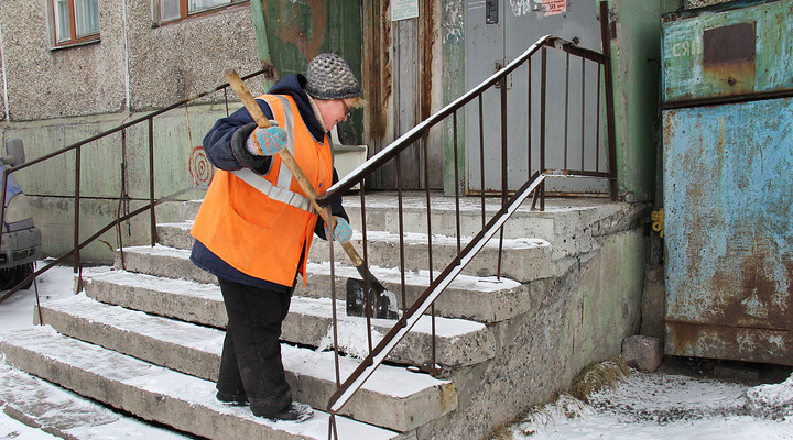 Может ли пенсионерка работать дворником в 80 лет?