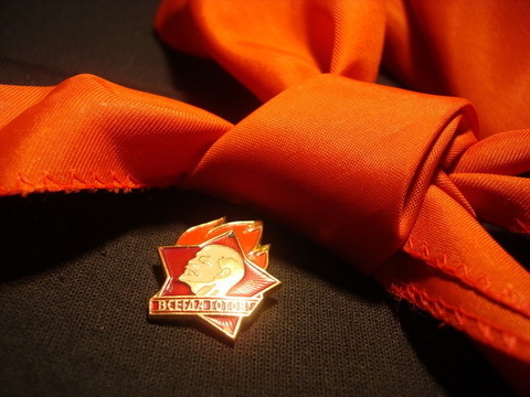 Как повяжешь галстук - береги его! С днем Пионерии!