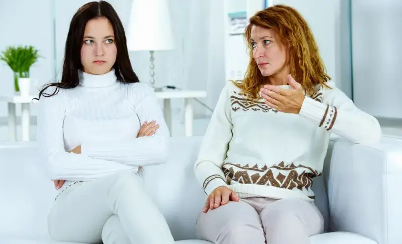 «Моя 18-летняя дочь встречается с мужчиной старше 30-ти лет! Боюсь, что такой взрослый человек может ей навредить!» (История из жизни)