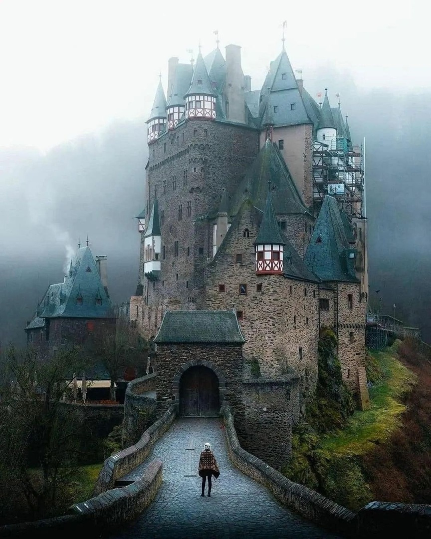 В древние времена, когда земли Германии были полны тайн и легенд....