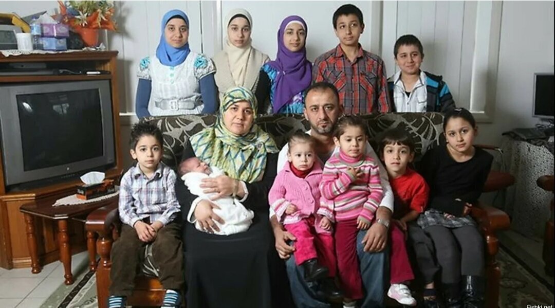 Почему «мигранты-пенсионеры» живут и наслаждаются, а местные пенсионеры от нищеты загибаются?