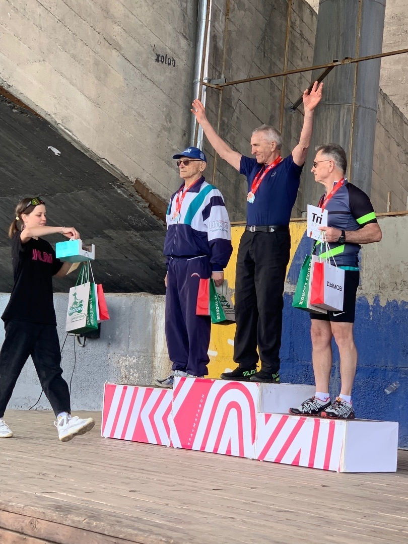 Так нас ещё нигде не встречали или бежим за еду