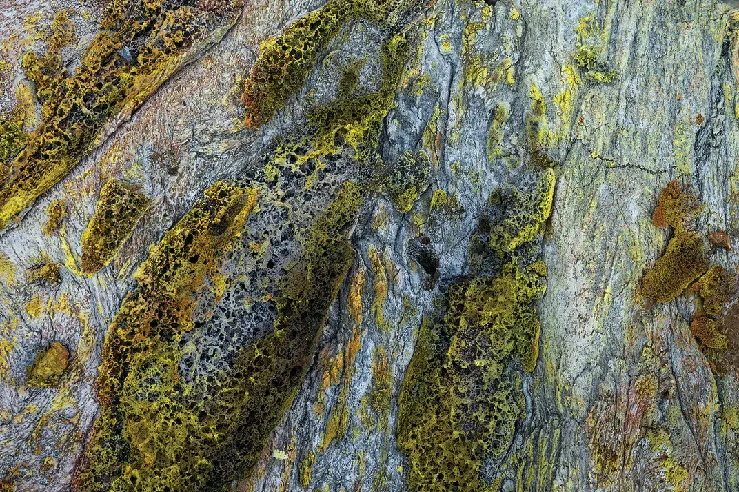 Путешествие в огненные глубины самых молодых пещер Земли