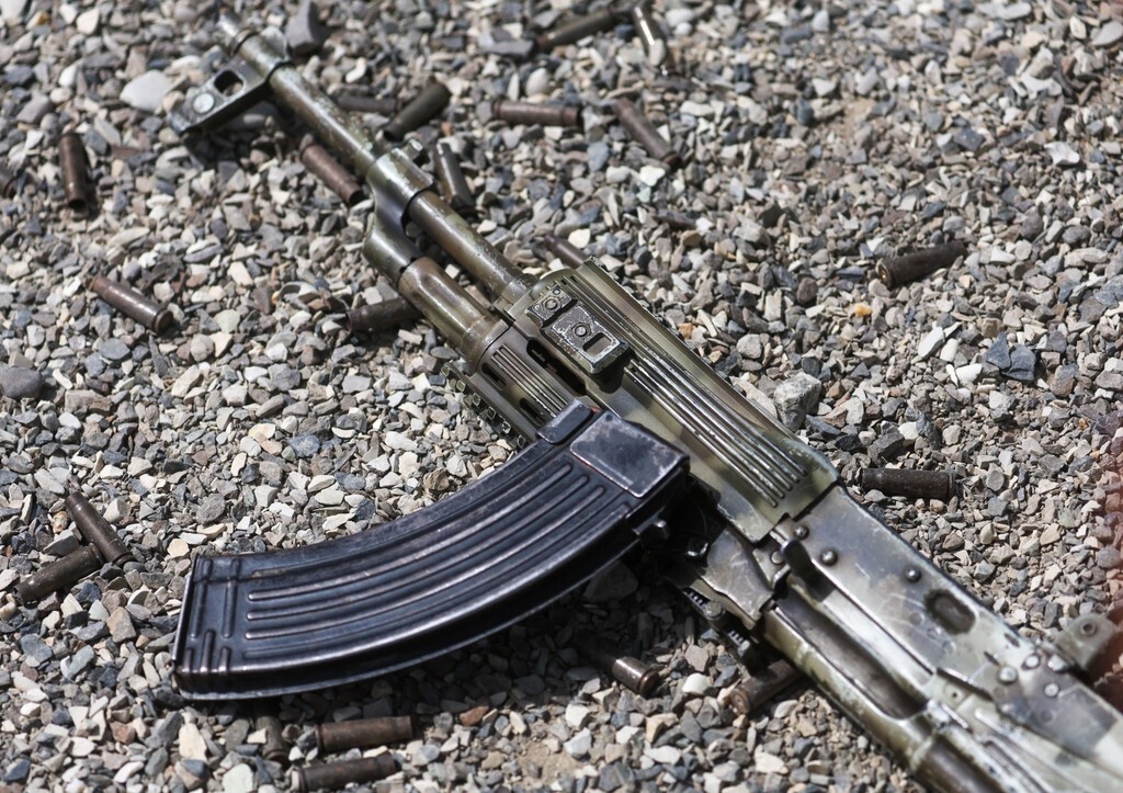 Стало известно, как пленный боец уговорил сдаться охранявших его украинцев