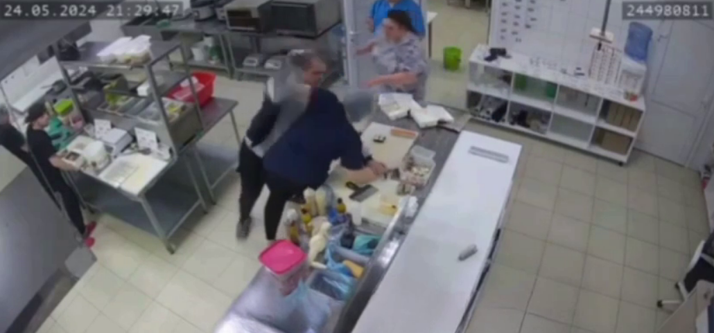 Трагедия в Республике Коми: из-за запахов еды мужчина убил сотрудницу ресторана