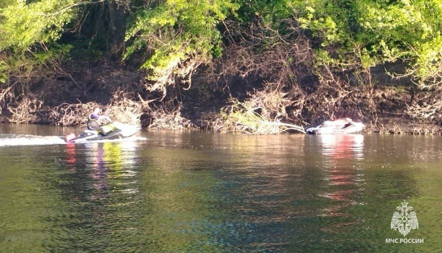 Ужасная трагедия из Башкирии: Железный трос полголовы отделил от мужика на гидроцикле, натянутый через реку.