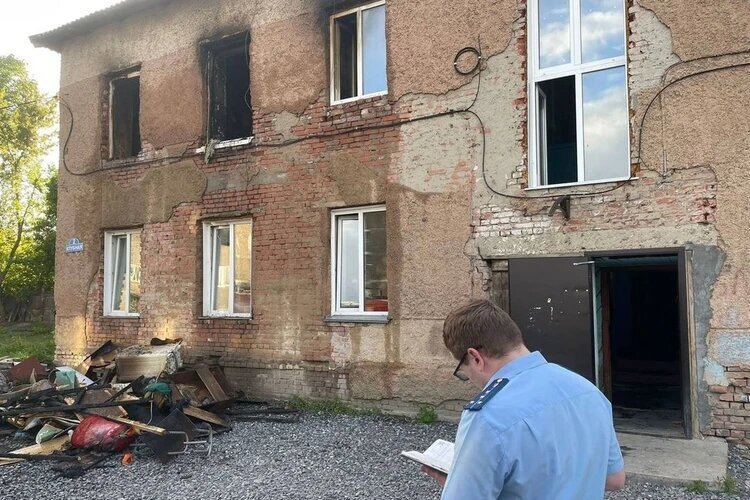 Страшная судьба: погибли двое детей, запертых дома матерью