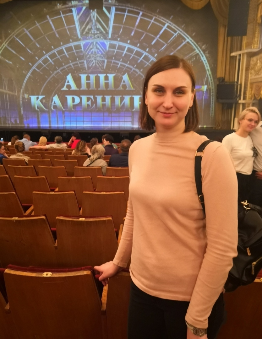 Московский театр оперетты. Замечательный репертуар, актёры, декорации и жутко тесный и неудобный зал.