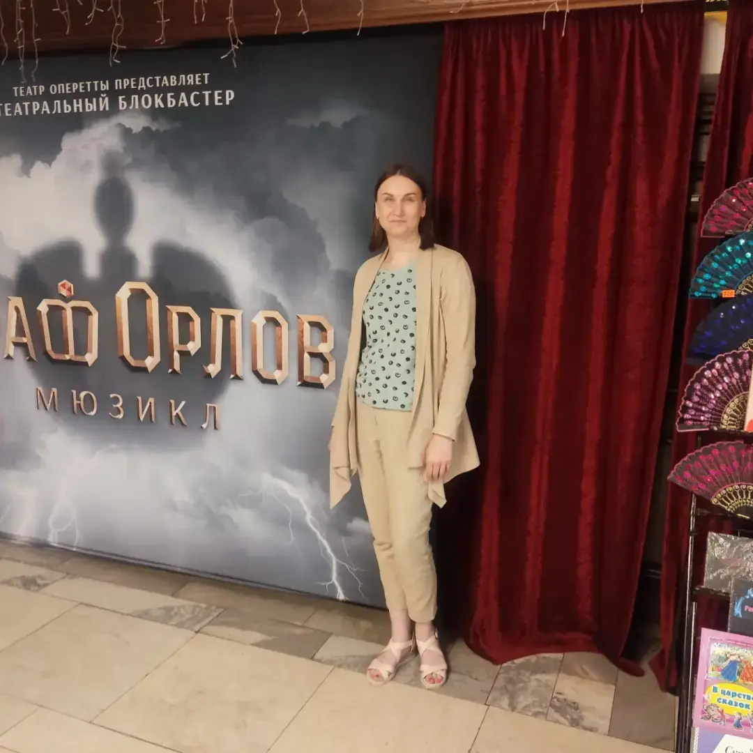 Московский театр оперетты. Замечательный репертуар, актёры, декорации и жутко тесный и неудобный зал.