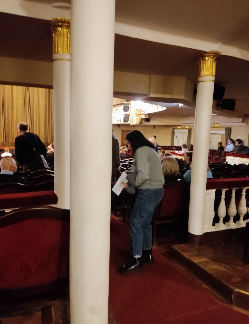 Московский театр оперетты. Замечательный репертуар, актёры, декорации и жутко тесный и неудобный зал.