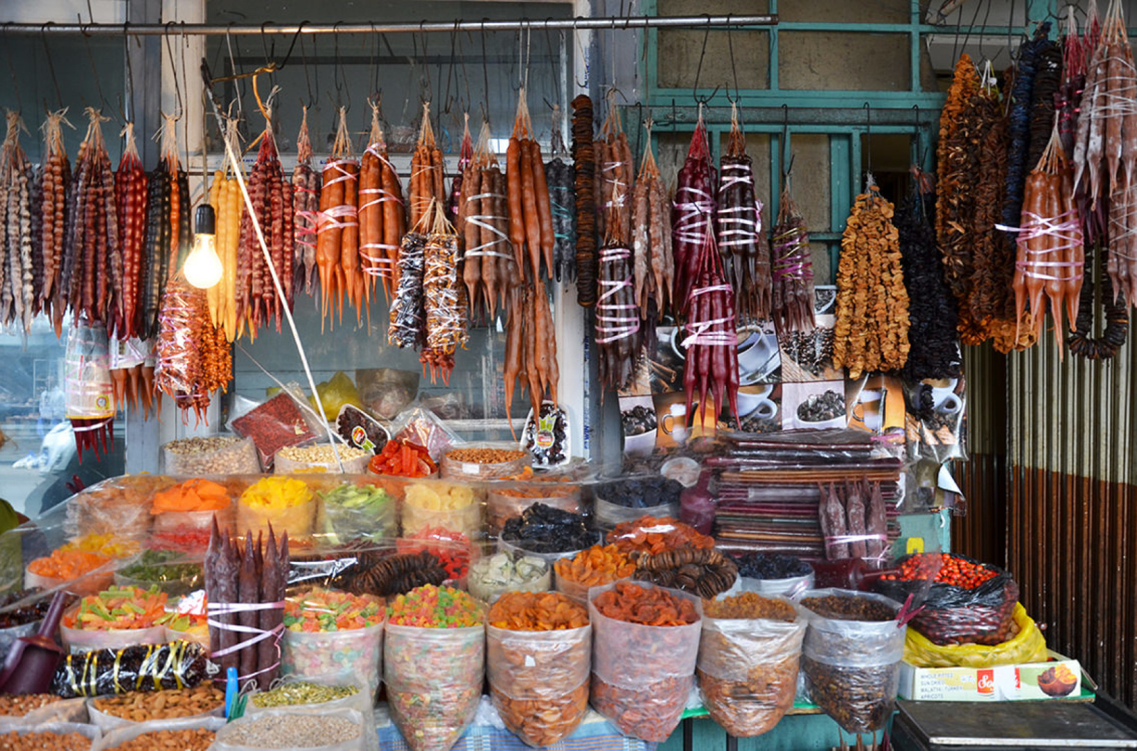 Опасные продукты питания, переплата за воздух и как не стать жертвой хитрых торговцев.