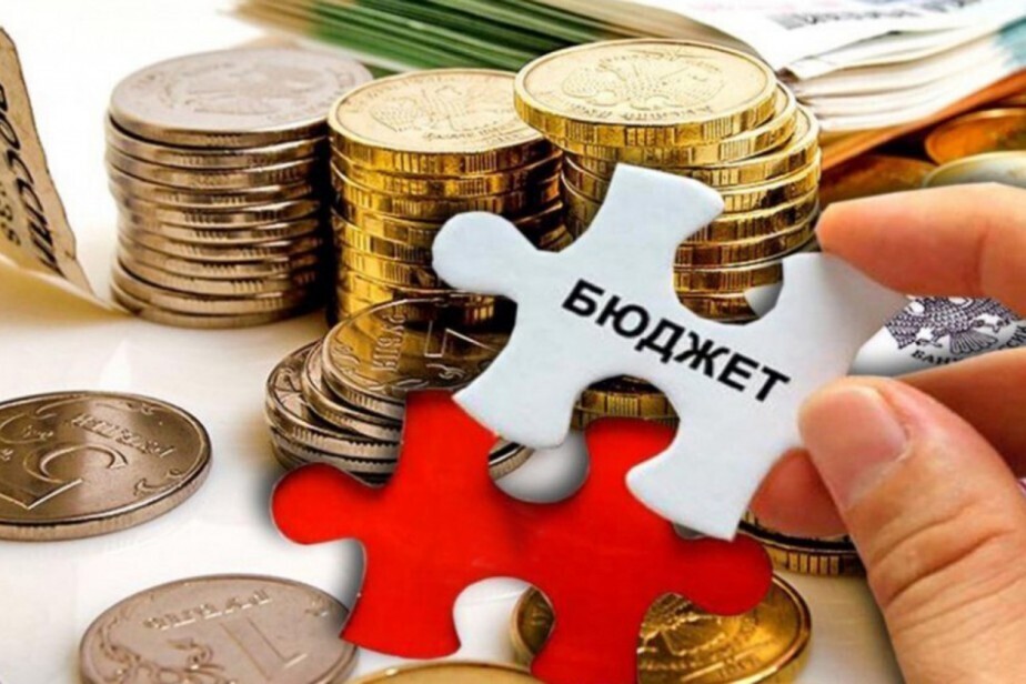 Минфин признаёт, что в 2024 году мы зарабатываем меньше, а потратим больше. Что означает повышение дефицита бюджета до 1,1% ВВП для простых россиян?