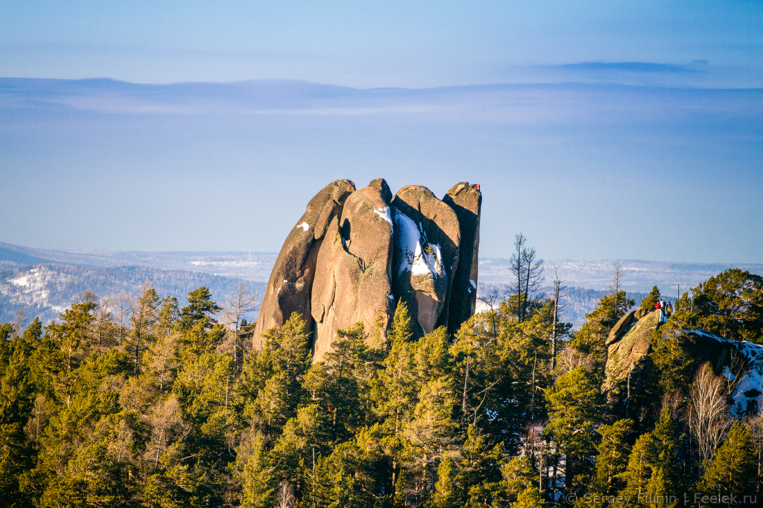 Красноярские столбы - это уникальное природное явление, которое находится вблизи города Красноярска, на берегу реки Енисей
