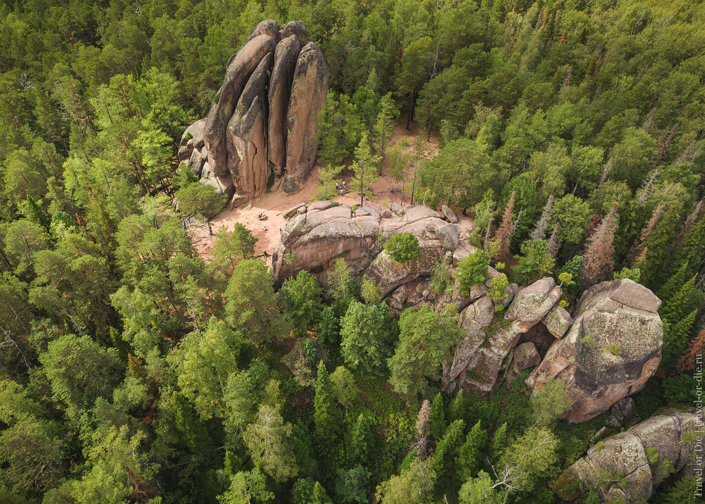 Красноярские столбы - это уникальное природное явление, которое находится вблизи города Красноярска, на берегу реки Енисей