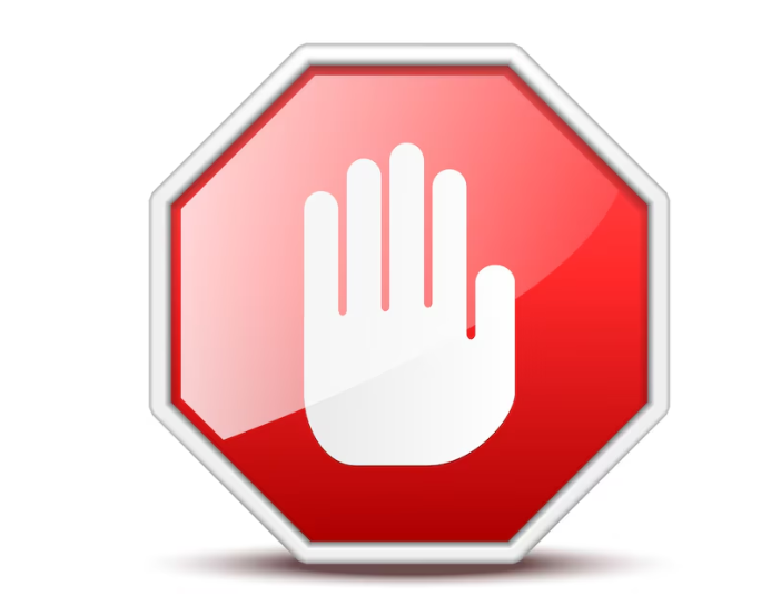 Лежачий полицейский борется с электросамокатом