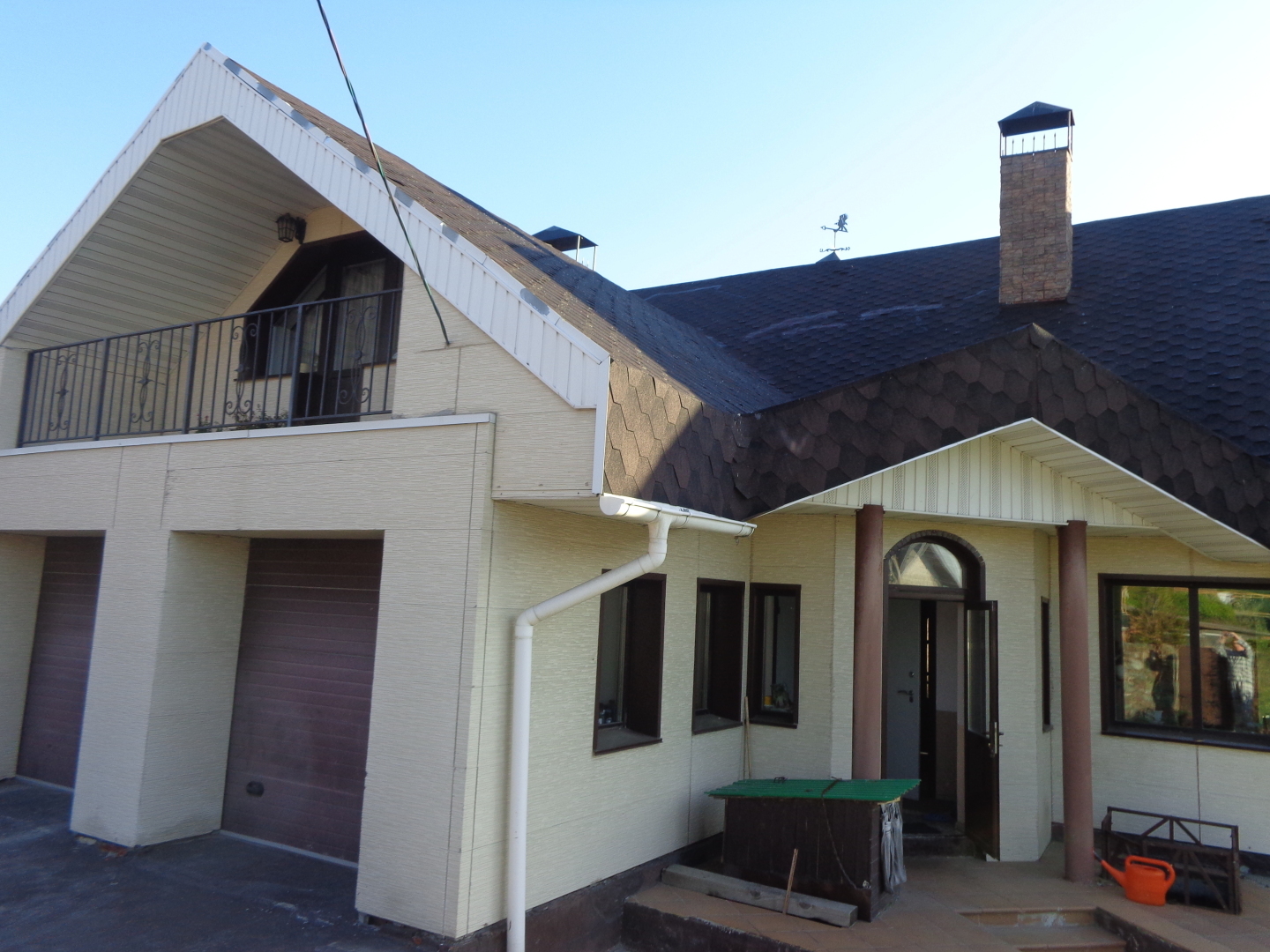 Откуда берутся трещины в кровле моего дома и как с этим бороться