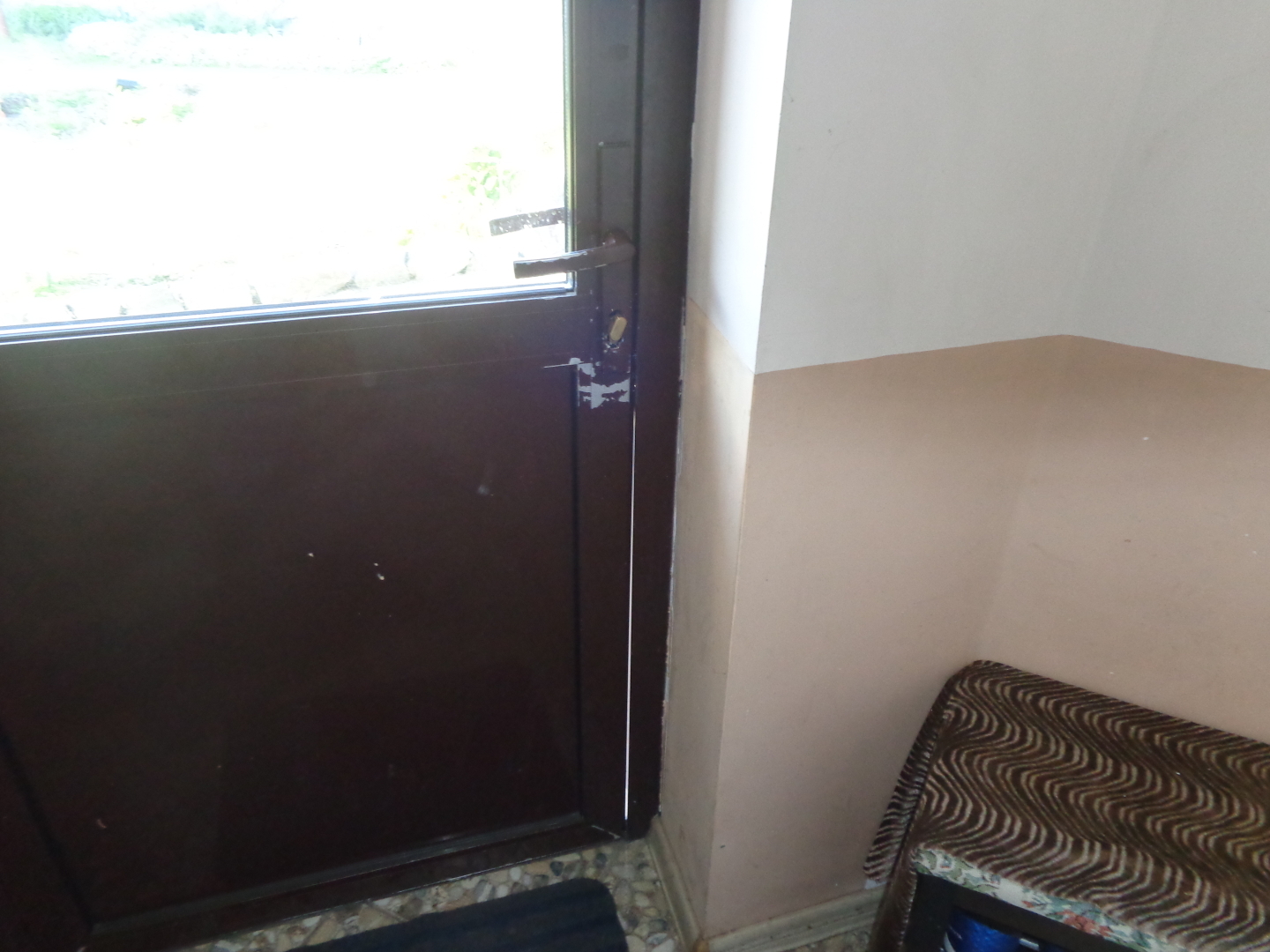 Откуда берутся трещины в кровле моего дома и как с этим бороться