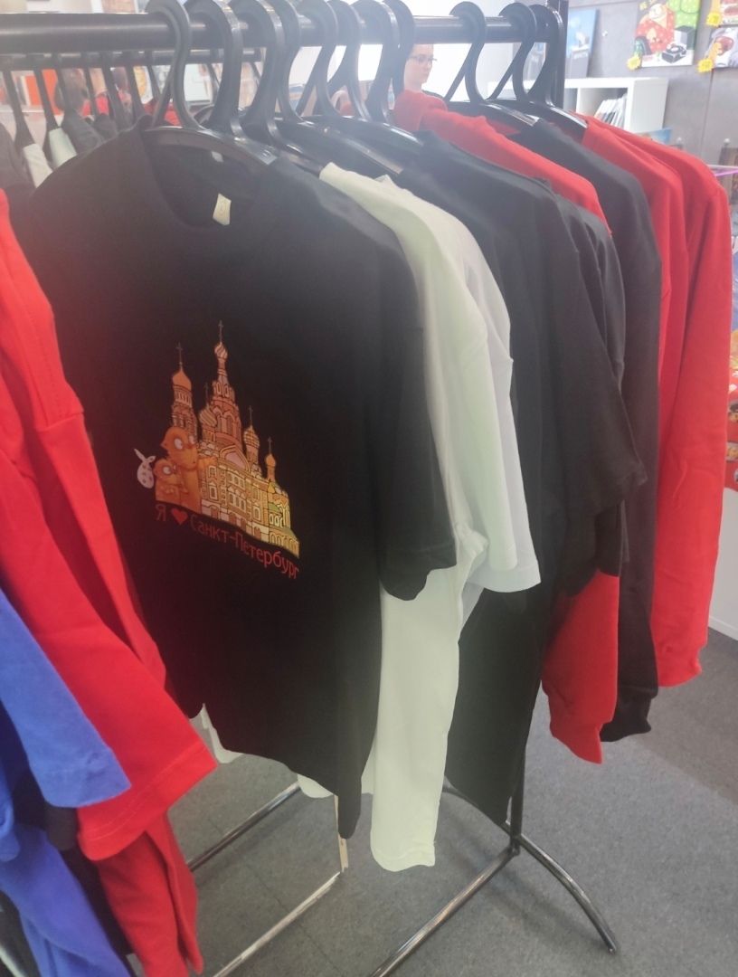 В чём феномен Васи Ложкина и чем его творчество нравится мне, плюс обзор двух шоу-румов: в Москве и в Санкт-Петербурге.