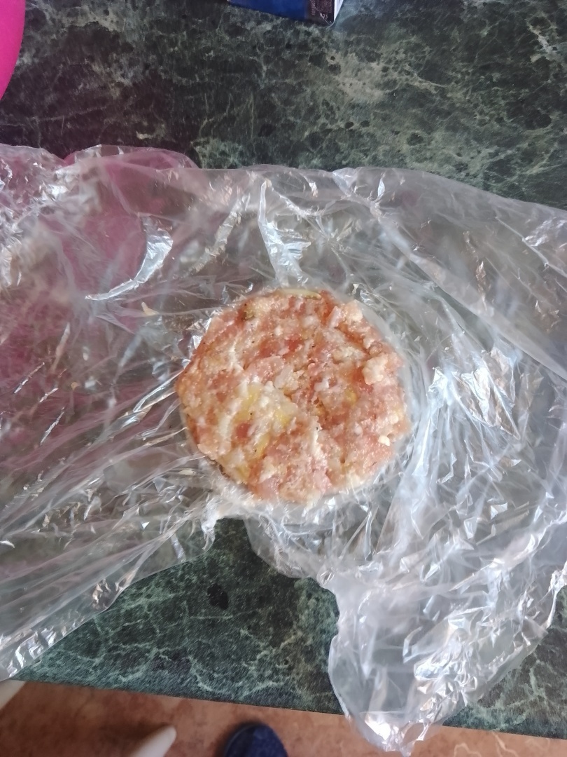 Как не сойти с ума, если ты сломала правую руку и осталась одна с собакой, двумя котами, дачей и жарой под 50…