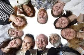 Далекие близкие, одиночество в социуме и как от этого спастись.