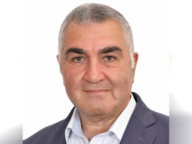 Это как надо любить граждан , чтоб призвать их убивать . Депутат единой России Армен Мнацаканян призвал убивать тех кто не любит чиновников.