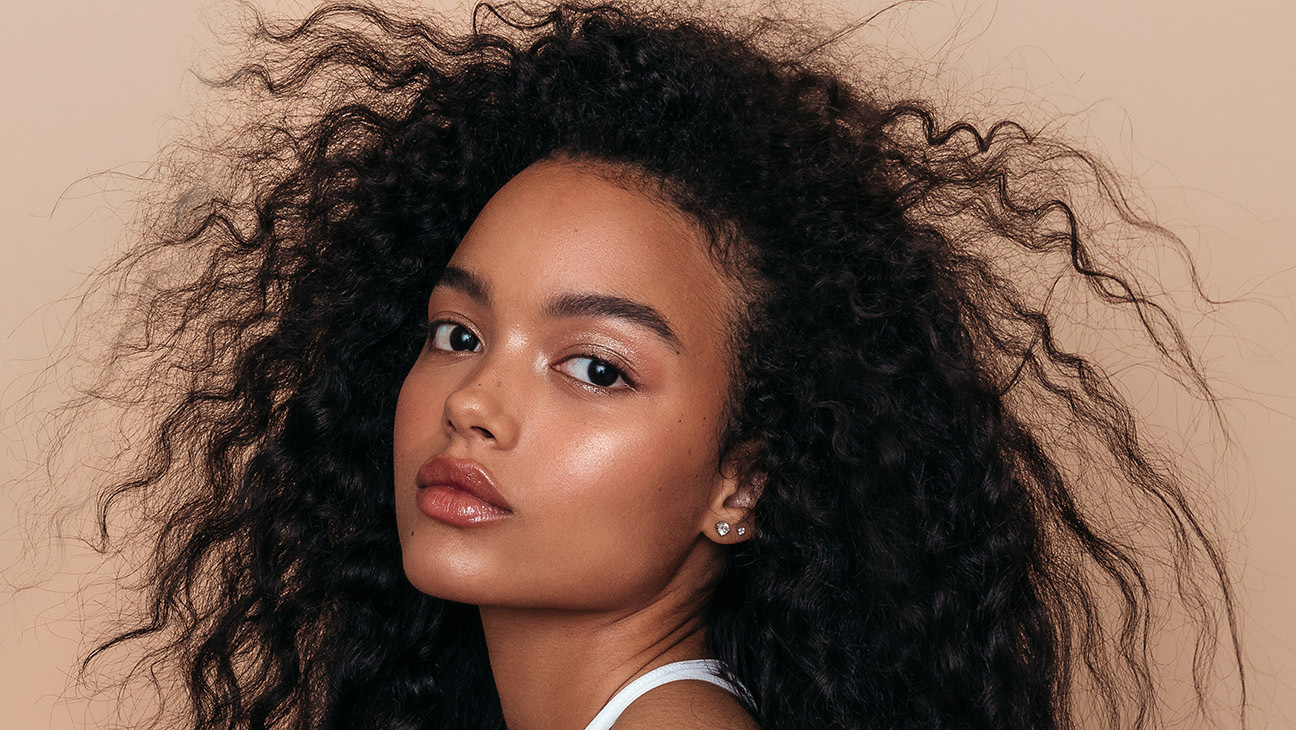 Уитни Пик сыграет главную роль вместе с Фиби Дайневор