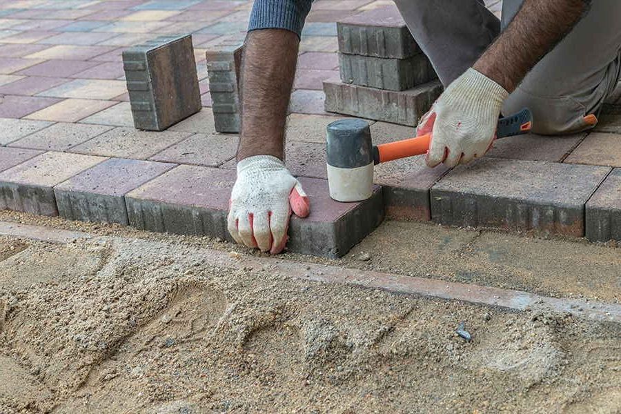 Правила укладки тротуарной плитки – что нужно знать и как это делать правильно