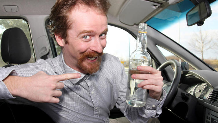 Пьяный водитель в припаркованной машине - нарушение или нет?