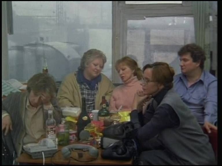 Кто первым нажмёт на спусковой крючок - блогерша или грабитель? Разрешение на владение оружием, психологический аспект