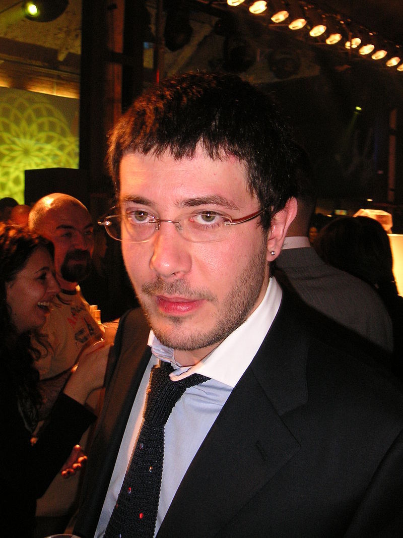 Есть значит замена Юлию Гусману поди. Или как Артемий Лебедев разносит всех в пух и прах. Внимание! Есть мат!