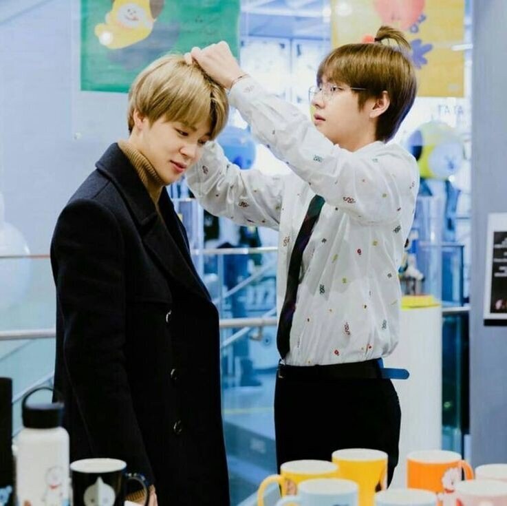 Знакомство лучших друзей BTS Тэхена и Чимина