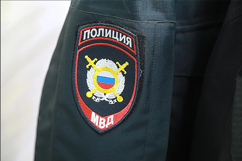 Подросток на видеокамеру избивал 11-ти летнего ребенка на остановке