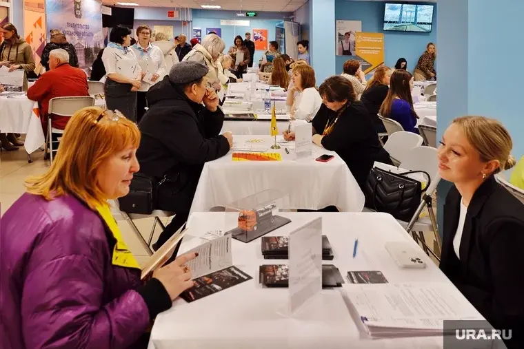 Треть россиян готовы пойти на снижение зарплат ради сохранения работы