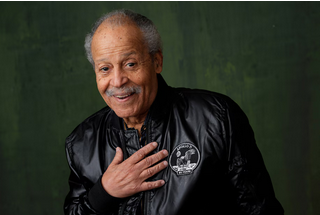 Выбранный первым чернокожим астронавтом, он отправился в космос шесть десятилетий спустя