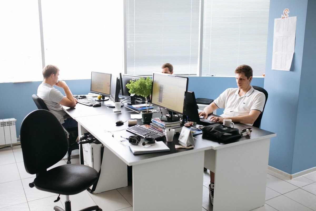 "США ввели санкции против Мосбиржи": как это отразится на гражданах и что ждать россиянам