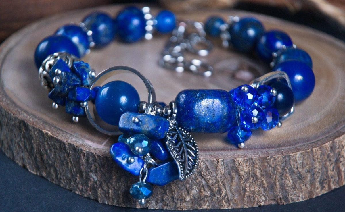 Лазурит — необычный камень, благодаря которому в голову приходят удивительные идеи!