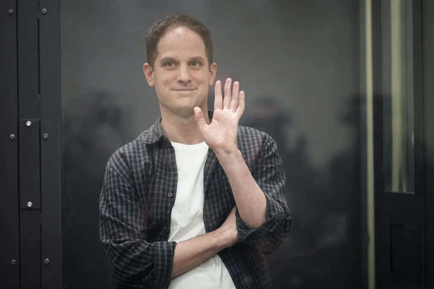 Американский репортер Эван Гершкович, заключенный в тюрьму в России по обвинению в шпионаже, предстанет перед судом, заявляют официальные лица