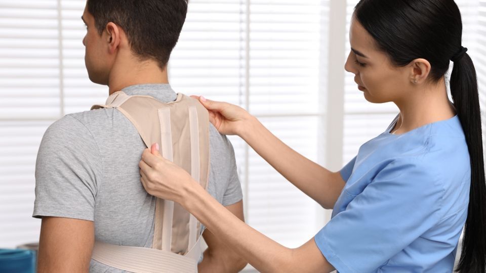 Работают ли ​корректоры осанки?