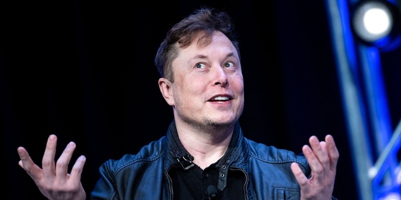 Мозговые импланты заменят телефоны. “Илон Маск видит будущее без телефонов, где импланты связывают мозг с цифровым миром.”