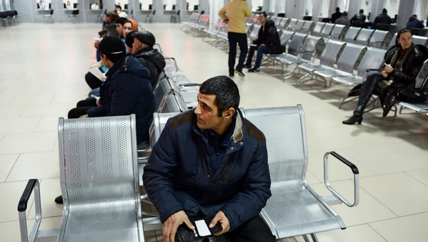 Кабмин поддержал введение миграционного режима высылки из РФ