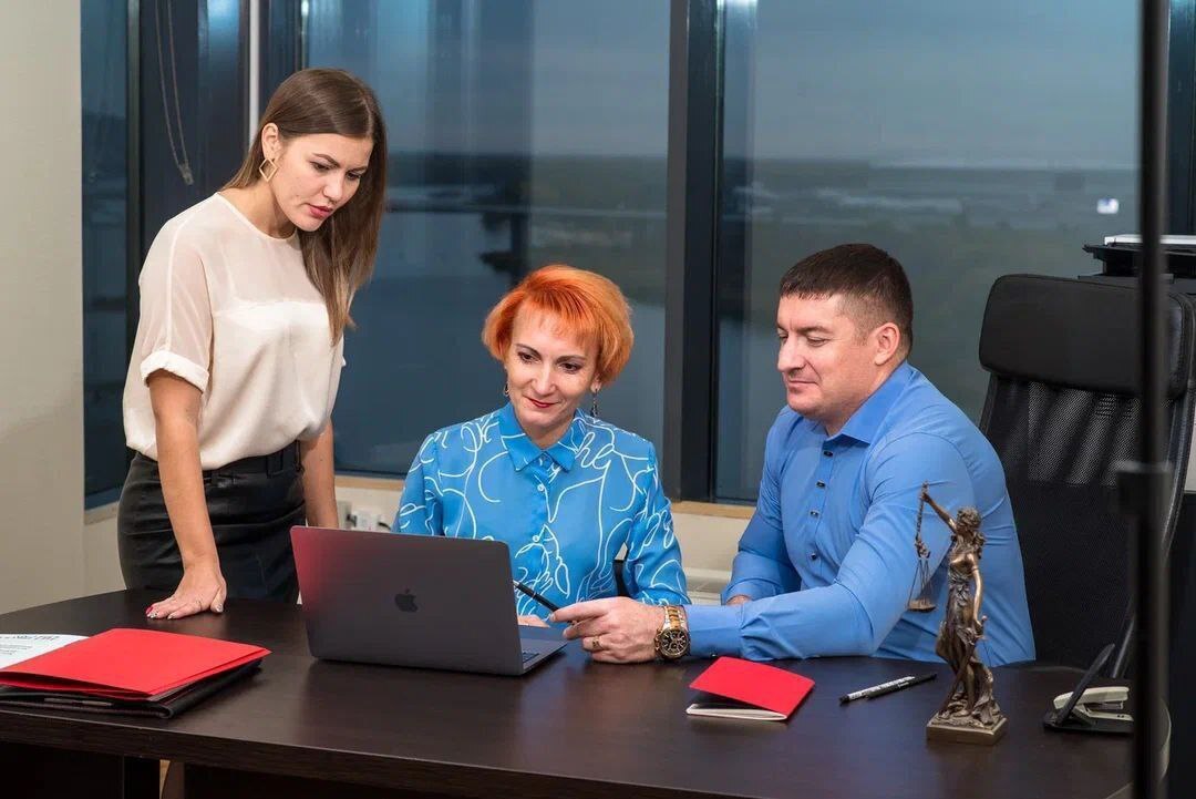 Арбитраж: кто вправе подать иск против директора/генерального директора общества?