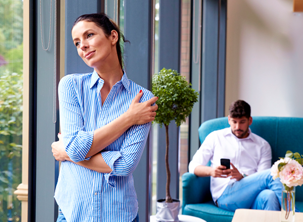 Почему женщины чувствуют себя одинокими в отношениях? Ответы психолога!