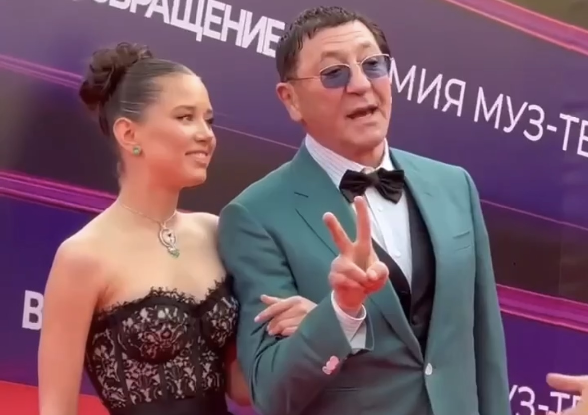 Григорий Лепс намерен сыграть свадьбу с 18-летней студенткой МГИМО.