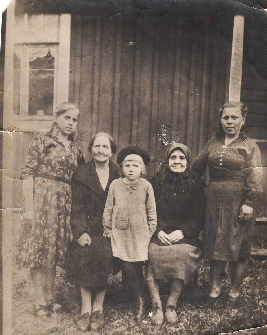 "Нет в России семьи такой..."