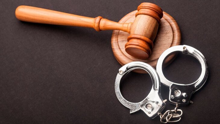 Запрет на арест. Закон защитит отцов-одиночек с детьми до 14 лет